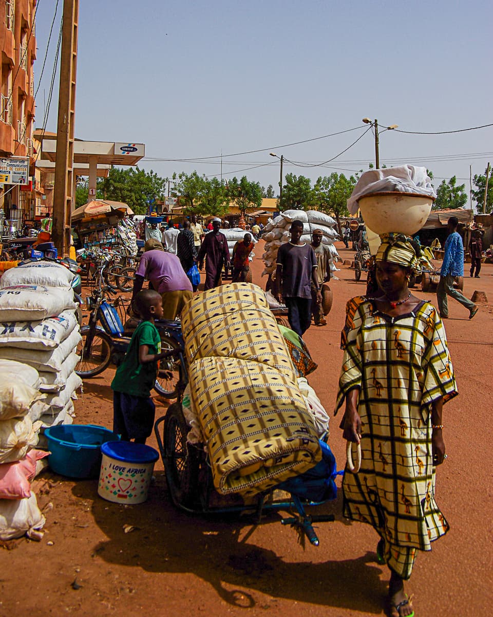 Scène de rue au marché de Djenné